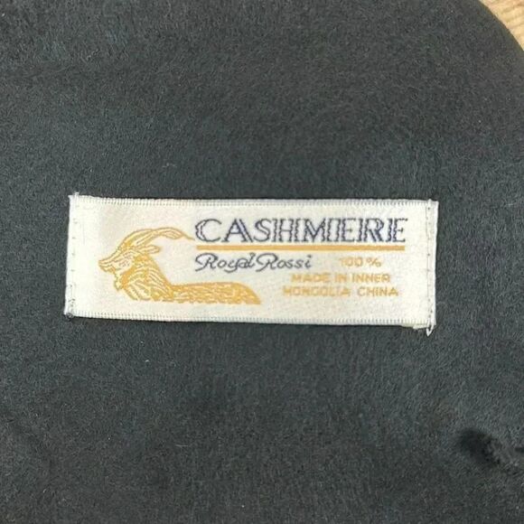 NIB Royal Rossi 100% Cashmere Scarf with Fringe Ends - Picture 3 of 3